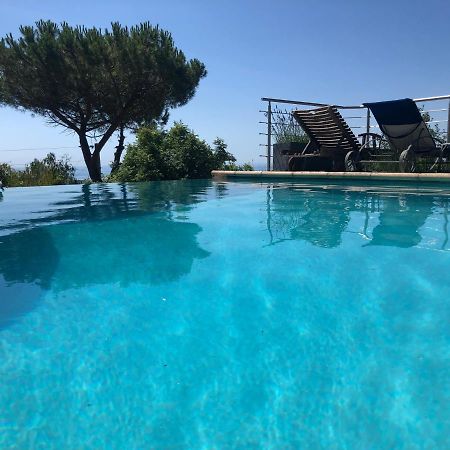 Aux Balcons du Riou avec vue mer 180 degrés Vence Extérieur photo