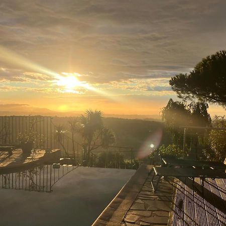 Aux Balcons du Riou avec vue mer 180 degrés Vence Extérieur photo