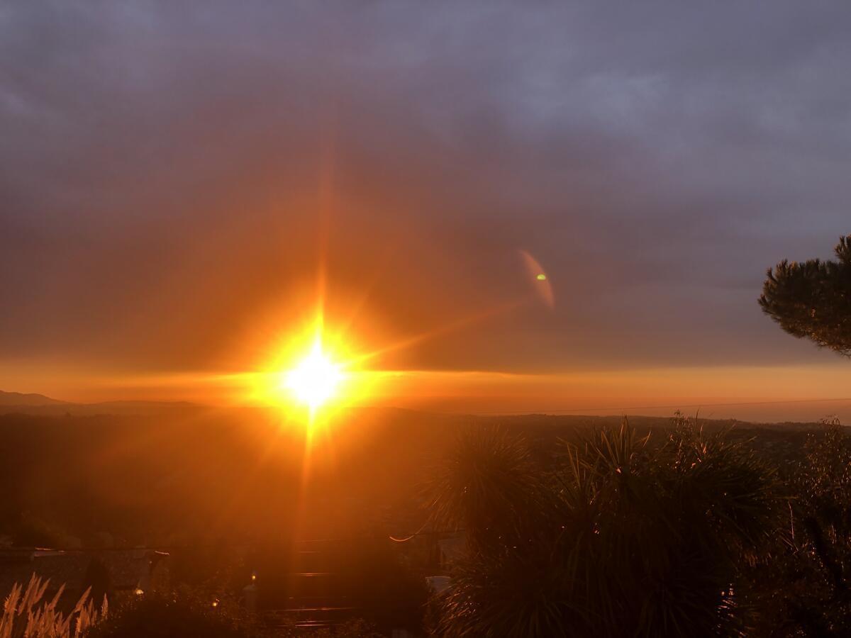 Aux Balcons du Riou avec vue mer 180 degrés Vence Extérieur photo