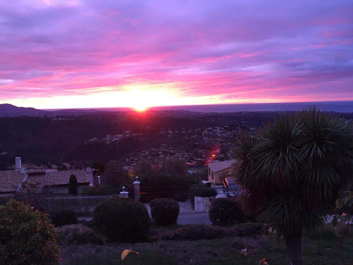Aux Balcons du Riou avec vue mer 180 degrés Vence Extérieur photo