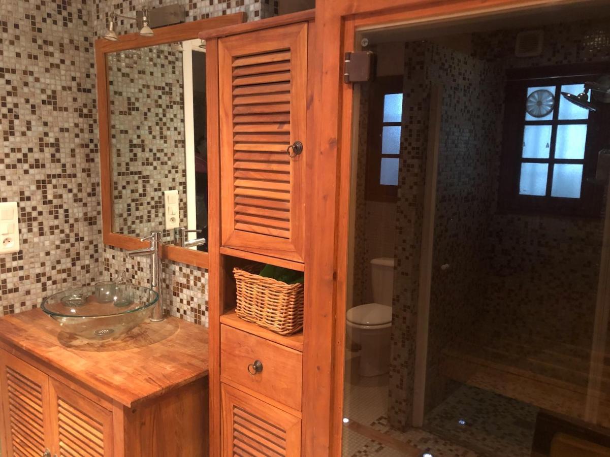 Aux Balcons du Riou avec vue mer 180 degrés Vence Extérieur photo